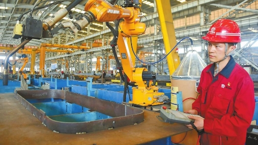 勞模風(fēng)采·全國(guó)勞動(dòng)模范｜李亞：鋼鐵上“繡花” 奮斗中閃光