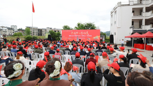 各地隆重慶祝“五一”表彰先進(jìn)