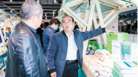 勞模風(fēng)采·全國(guó)勞動(dòng)模范｜胡榮海：扎根鄉(xiāng)土的“洋芋漢子”