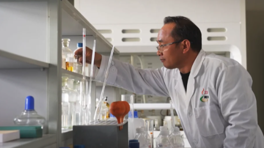 全國(guó)勞動(dòng)模范邵維在：讓傳統(tǒng)中醫(yī)藥煥發(fā)新生