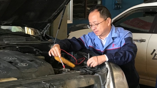 全國(guó)勞動(dòng)模范吳國(guó)強(qiáng)：“修車如做人，要經(jīng)得起考驗(yàn)，守得住初心”