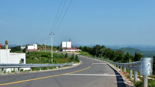 鍥而不舍落實中央八項規定精神｜向“點不亮的路燈”開刀 四川德陽力糾群眾身邊官僚主義