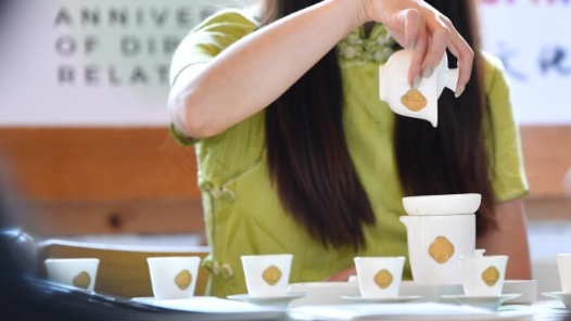 臨滄市總工會以技能競賽作平臺培育評茶員和茶產品電商主播