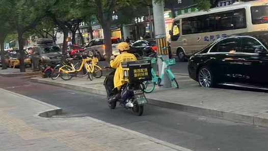 云南：關愛網約配送員群體活動舉行