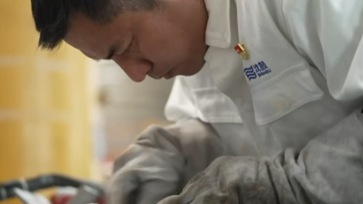 閃亮如你·2025年“最美職工”｜張騰蛟：焊花里煉出的“萬能蛟”