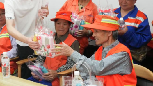 天津市總工會(huì)開展2025年“夏送涼爽”慰問(wèn)活動(dòng)