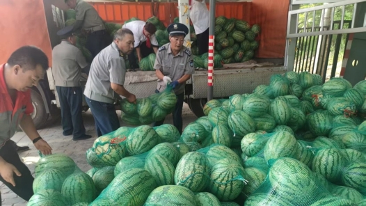 石嘴山工會(huì)向一線職工傳遞“清涼關(guān)愛(ài)”