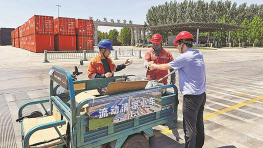 “娘家人”用心用情為戶外勞動(dòng)者送清涼