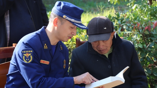 讓火焰藍(lán)為民底色更鮮明