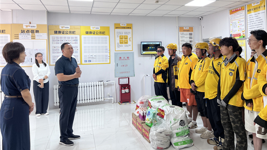 呼倫貝爾市海拉爾區(qū)總工會(huì)為3000余名一線職工“送清涼”