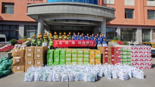 青海省西寧市總工會(huì)為一線勞動(dòng)者撐起“清涼綠蔭”