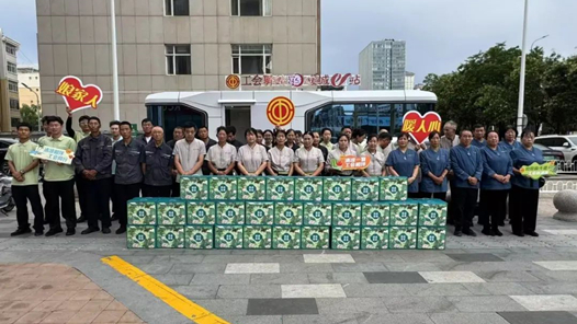 內(nèi)蒙古鄂爾多斯市東勝區(qū)總工會(huì)啟動(dòng)高溫季“送清涼”慰問(wèn)活動(dòng)