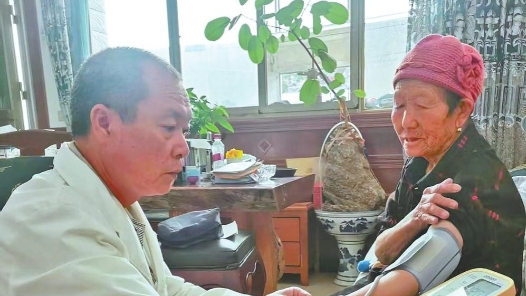 做鄉親們的“健康守門人”