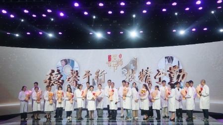 42℃高溫下的逆行、用體溫焐熱的聽診器，醫(yī)師節(jié)里的這些小故事藏著仁心大愛