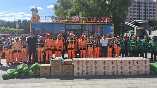 內(nèi)蒙古準(zhǔn)格爾旗總工會(huì)“夏送清涼”活動(dòng)覆蓋2780名高溫一線職工及925名新就業(yè)形態(tài)勞動(dòng)者