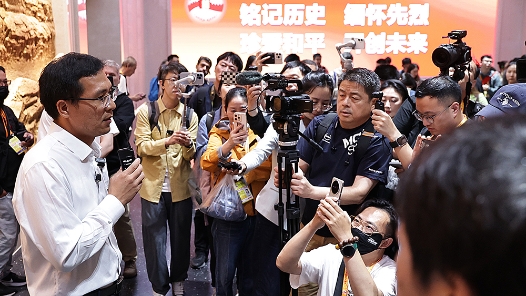 中外記者參觀采訪中國人民抗日戰爭紀念館