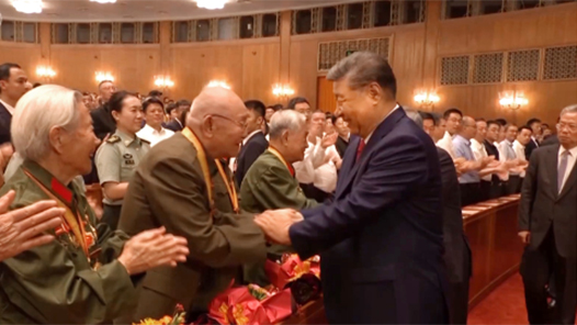 紀念中國人民抗日戰爭暨世界反法西斯戰爭勝利80周年文藝晚會在京舉行 習近平等出席觀看