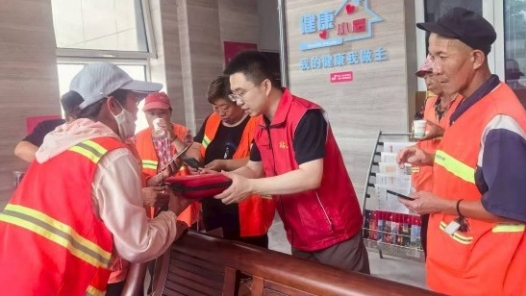 山西省總工會開展“當一天站長”活動 50名青年干部走進工會驛站變身“服務員”