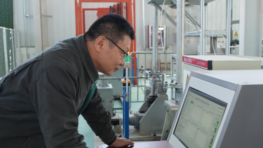 中國(guó)夢(mèng)·大國(guó)工匠篇 | 何成：聽診萬里電網(wǎng)的“鋼鐵醫(yī)生”