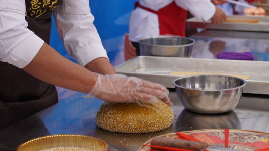 新聞特寫丨舌尖上的“非遺盛宴”