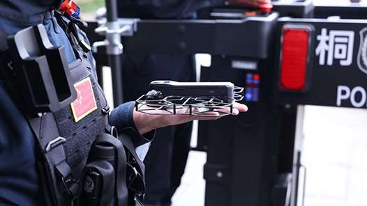 探營烏鎮(zhèn)峰會安保：交警機器人上崗執(zhí)勤 “空中之眼”全天候守護水鄉(xiāng)