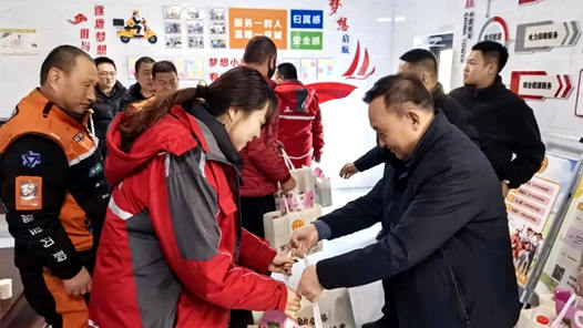 2026年兩節工會送溫暖行動·暖聞 新聞特寫｜一雙手套，裝著“知冷知熱”的陪伴