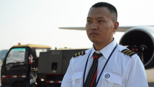 燃！快遞小哥逆襲成為機(jī)長，他怎么做到的？