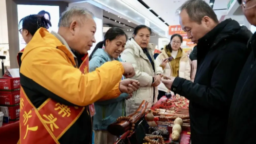 山西運城市總工會2026年元旦“跟著勞模趕大集”活動舉行