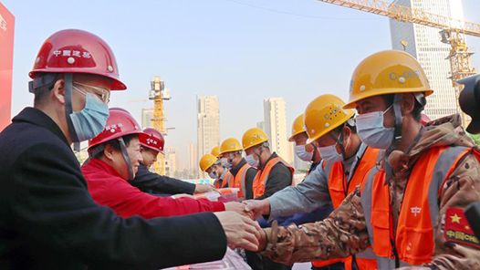 青海省共和縣總工會深入開展“兩節”送溫暖