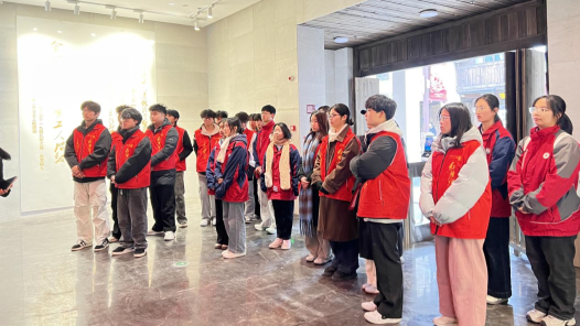 福建長?。骸爸袊と舜笏颊n”鑄就青年匠心魂