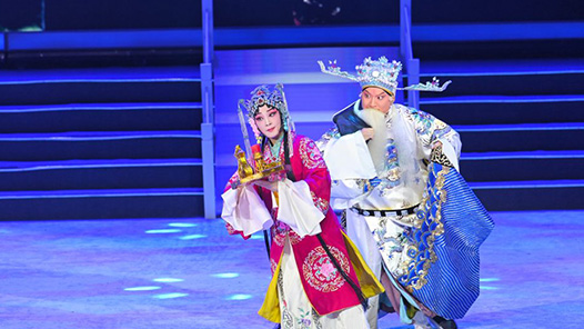 新春走基層｜小縣城好戲連臺 “劇院里過大年”