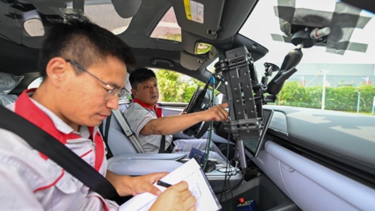 新華視點丨汽車消費“隱形門檻”逐步破除，老百姓買車用車能否更輕松？