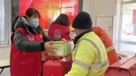 送溫暖?特別的“暖”給特別的你 新就業形態勞動者的“溫暖港灣”｜風雪中的溫暖“邂逅”