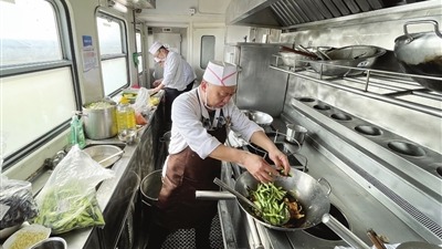 新春走基層｜餐車煙火烹百味 匠心守護歸家路