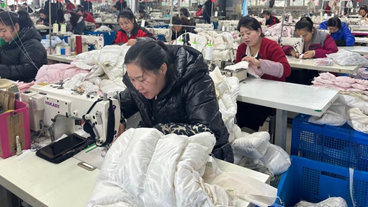 新春走基層丨年關(guān)近：趕訂單、開直播、忙裝裱