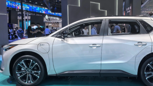 首臺量產版鉑智4X Robotaxi下線，小馬智行攜手豐田推動自動駕駛大規模商業化運營