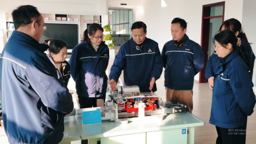 春運變“練兵場” 老工匠傳技護(hù)平安