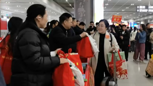 廣西2026年春節“溫暖回家路”專列護送2000多名在京、在粵務工老鄉回家