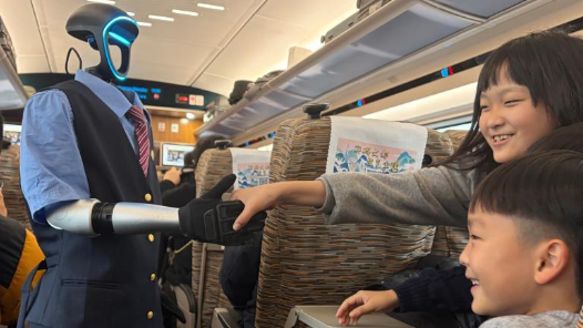 新春走基層丨春運高鐵上來了“特殊乘務員”