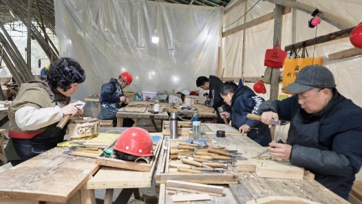 新春走基層｜婺源“刀客”的春天：慢雕時光，順時而興