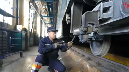 新春走基層｜這個春運，他們要為400多輛火車“體檢”