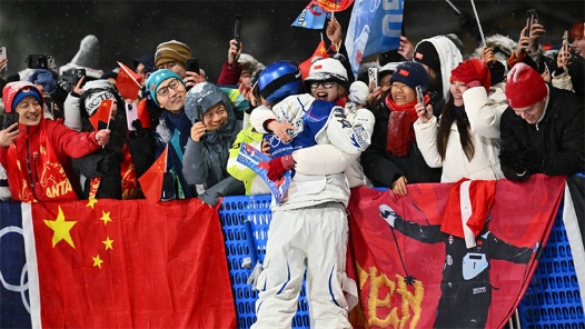 超有愛！谷愛凌賽后第一時間和粉絲貼貼互動