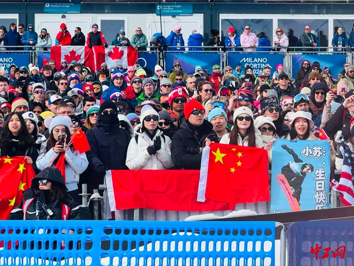 現場中國觀眾為蘇翊鳴加油