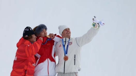 22歲生日單板坡障奪冠 蘇翊鳴斬獲中國代表團米蘭冬奧會首金