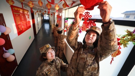 新春走基層·戰位迎春丨大山深處：鞭炮聲聲 笑聲朗朗——火箭軍某部春節見聞