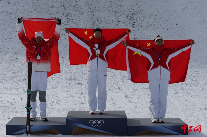 獲獎選手在領獎臺上