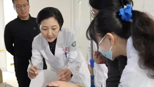 新春走基層｜一位眼科醫生的“雙城記”